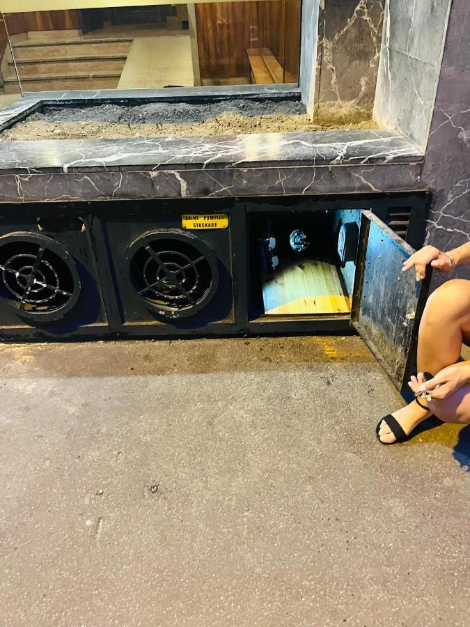 パリAu Pied De La Tour Eiffel Trocaderoアパートメント エクステリア 写真